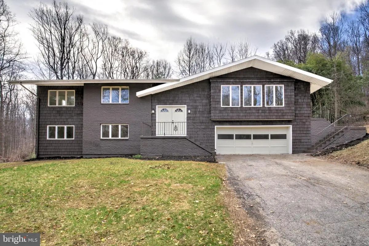 704 Fishing Creek Rd, New Cumberland, PA 17070 - #1