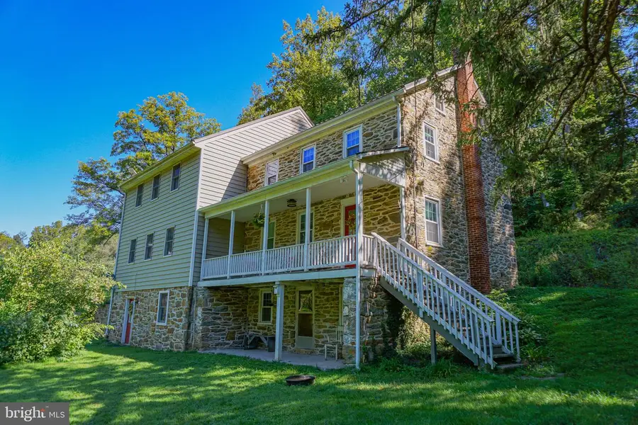 988 Kratz Rd, Glen Rock, PA 17327 - #2