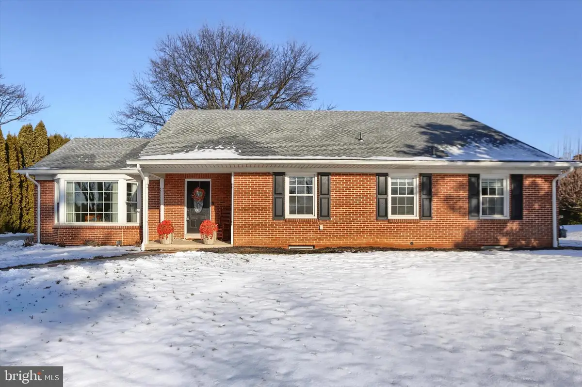 1465 Chapel Dr, York, PA 17404 - #1