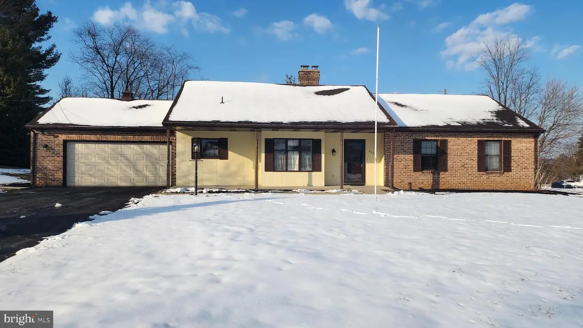 2881 Sunset Dr, Dallastown, PA 17313 - #1