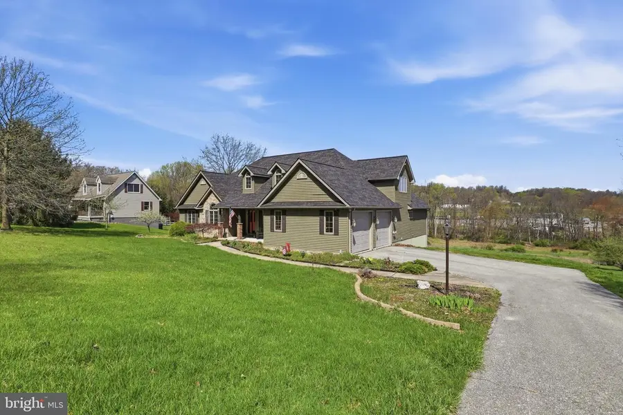 7340 Woodland Dr, Spring Grove, PA 17362 - #2