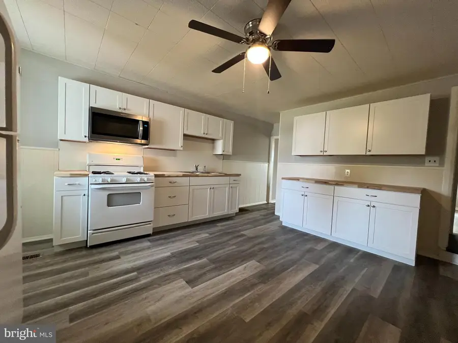 304 Maple St, Manchester, PA 17345 - #2