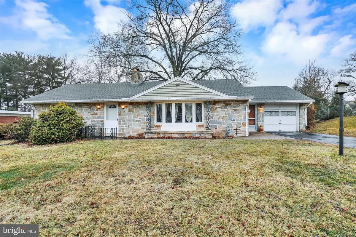 3321 Sycamore Rd, Dover, PA 17315 - #1