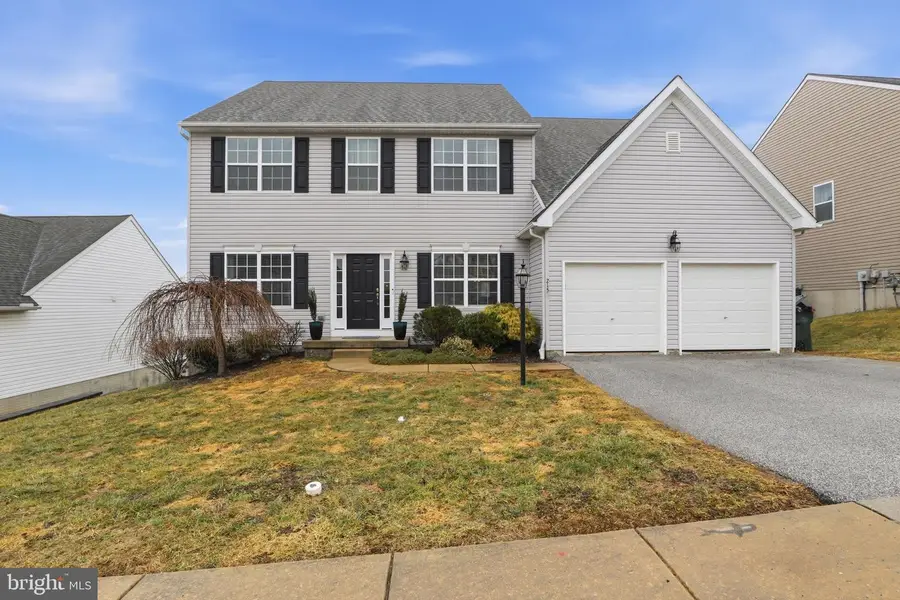 215 Azalea Dr, Windsor, PA 17366 - #2