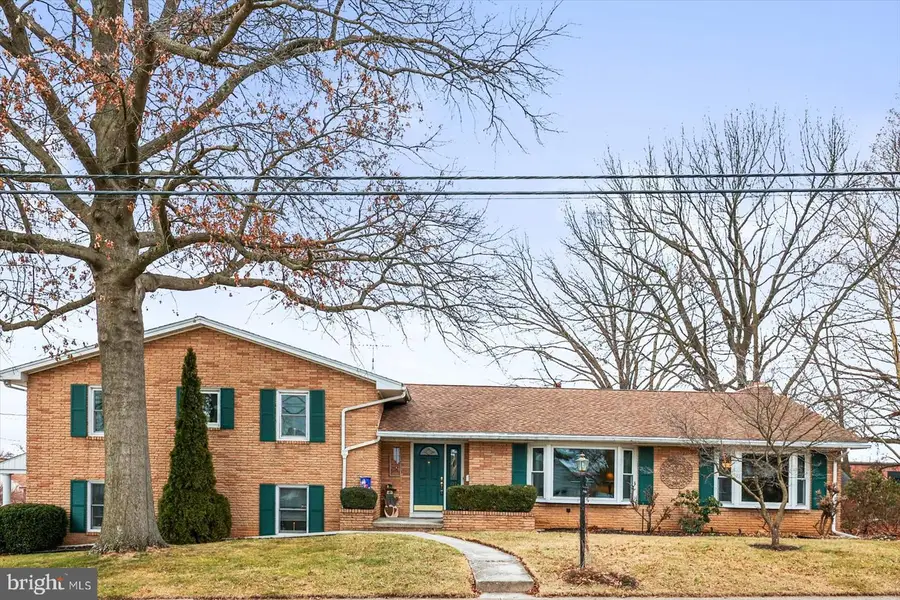 155 George St, Hanover, PA 17331 - #3