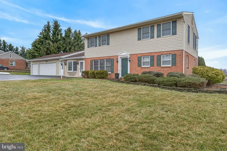 150 Yoe Dr, Red Lion, PA 17356 - #2