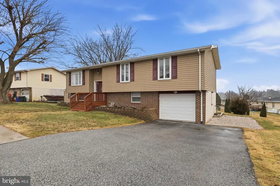 107 Maplewood Dr, Dover, PA 17315 - #2