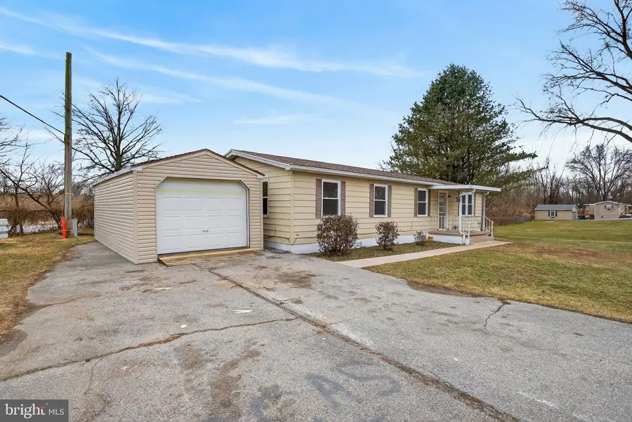 4918 Pleasant Valley Rd, York, PA 17406 - #2