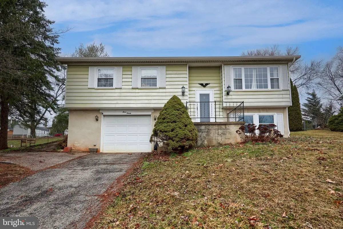 390 Lincolnway Dr, York, PA 17408 - #1