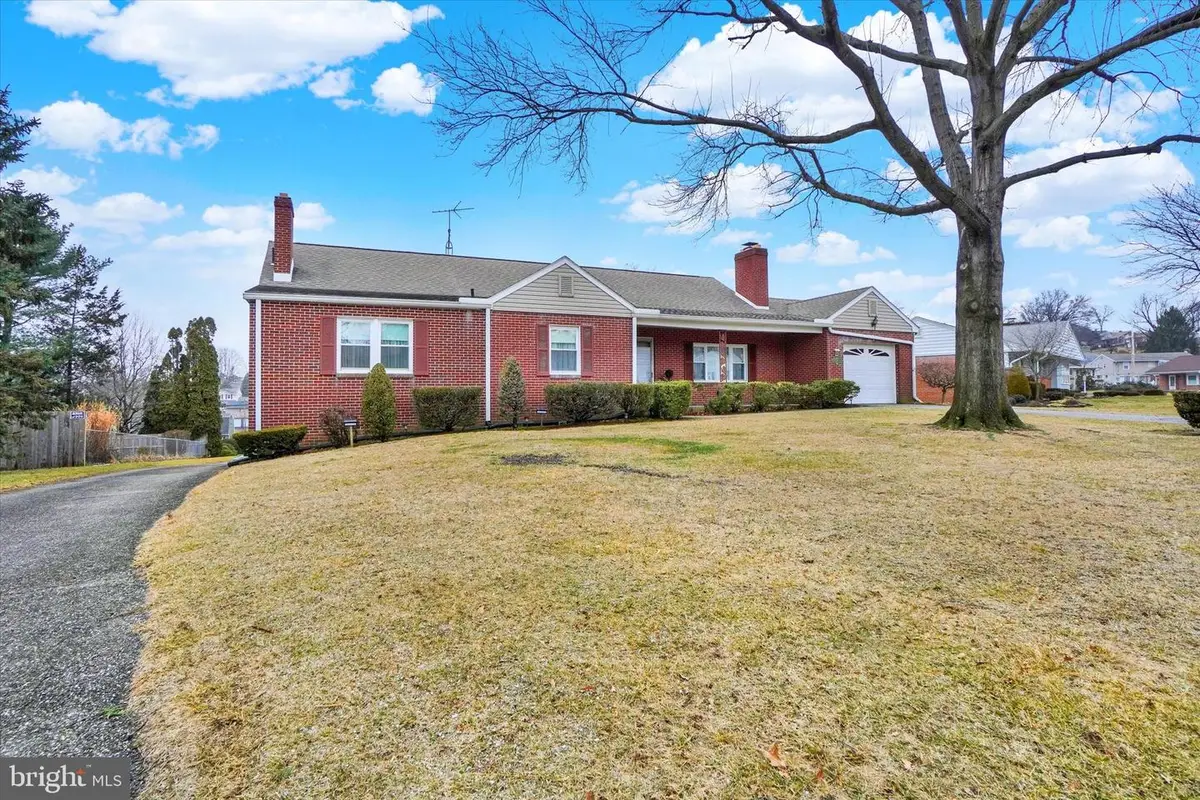 454 Highland Rd, Red Lion, PA 17356 - #1