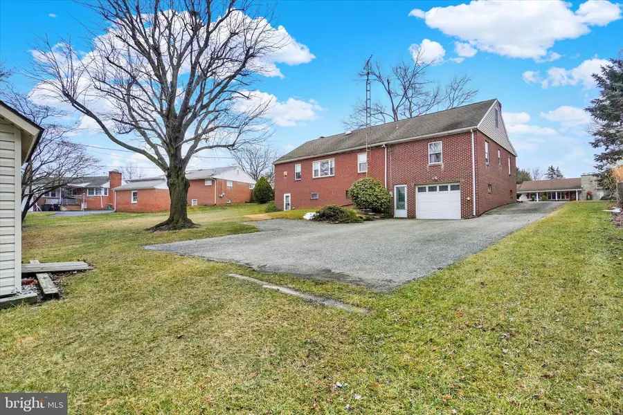 454 Highland Rd, Red Lion, PA 17356 - #2
