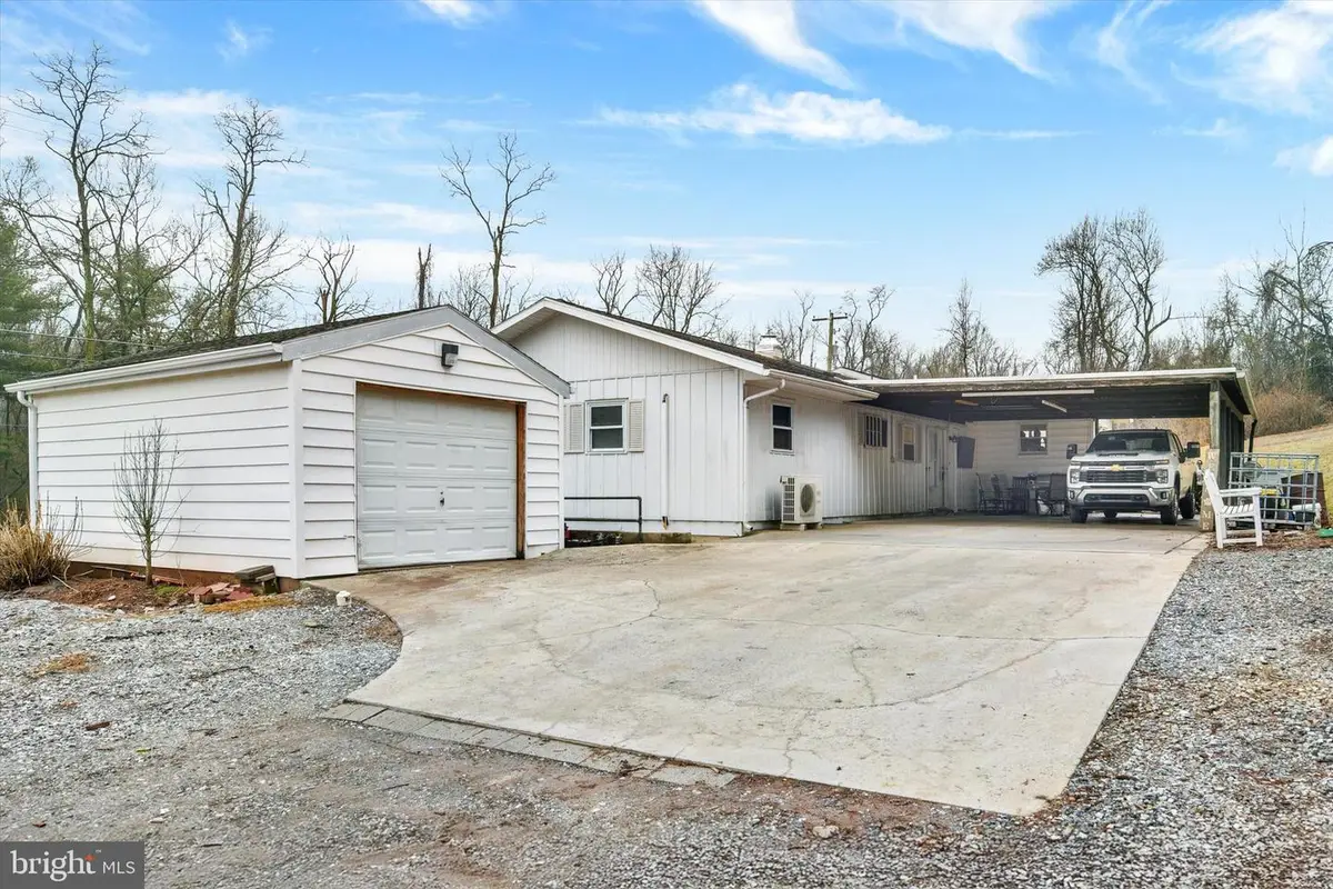 659 Moores Mountain Rd, Mechanicsburg, PA 17055 - #1