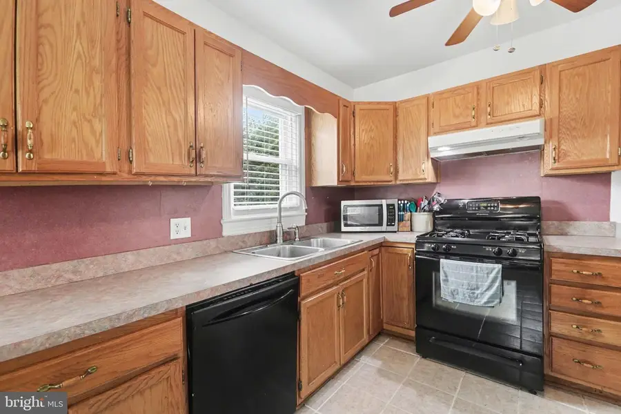 1330 Canterbury Ln, York, PA 17406 - #3