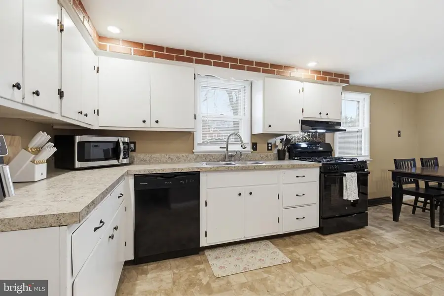 4 Keller Ave, Hellam, PA 17406 - #2