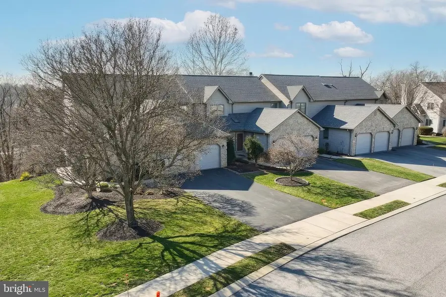 2552 Fairway Dr #2552, York, PA 17402 - #2