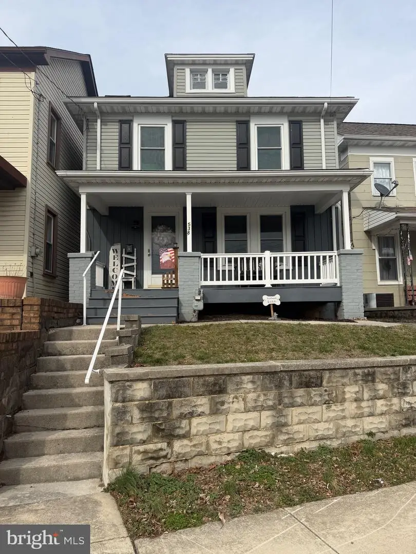 538 York St, Hanover, PA 17331 - #1
