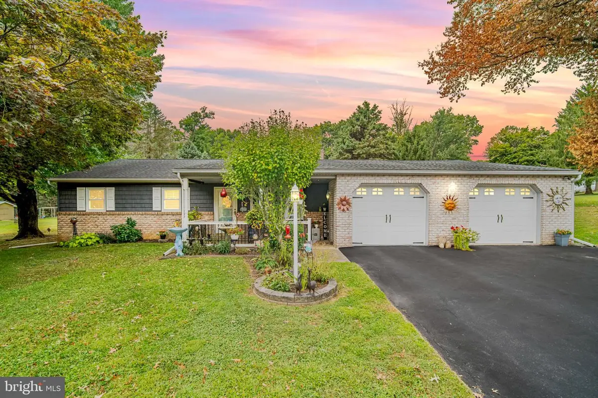 864 Elham Dr, York, PA 17406 - #1