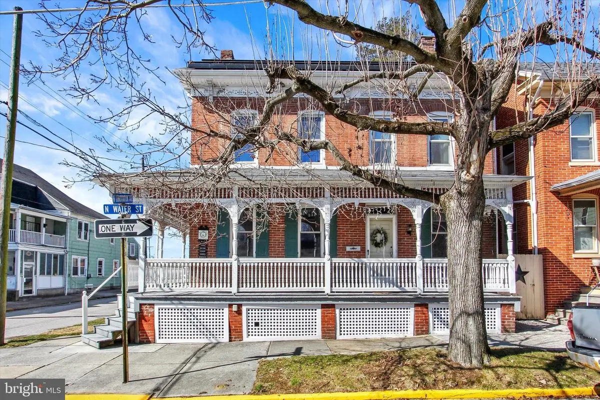 6 N Water St, Spring Grove, PA 17362 - #1