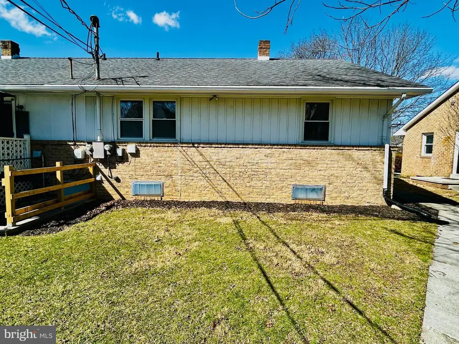 869 E Walnut St, Hanover, PA 17331 - #2