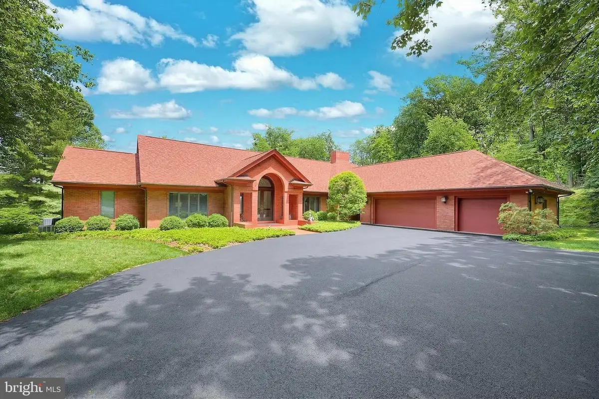 174 Springhouse Ln, Spring Grove, PA 17362 - #1