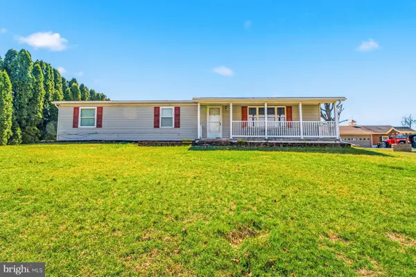 430 Clover Ln, HANOVER, PA 17331