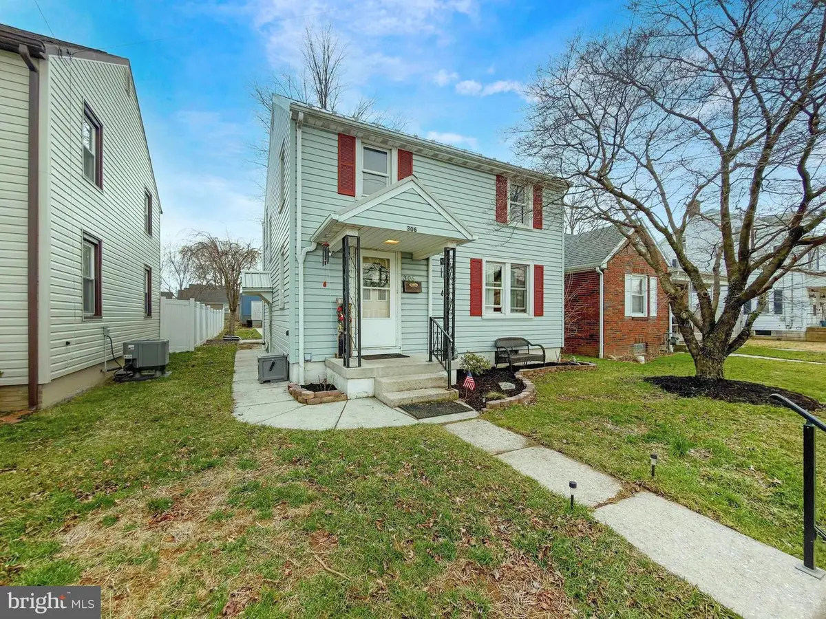 306 W Elm Ave, Hanover, PA 17331 - #1