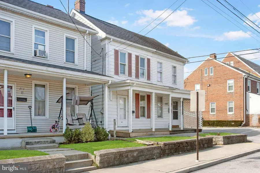 211 Fulton St, Hanover, PA 17331 - #2