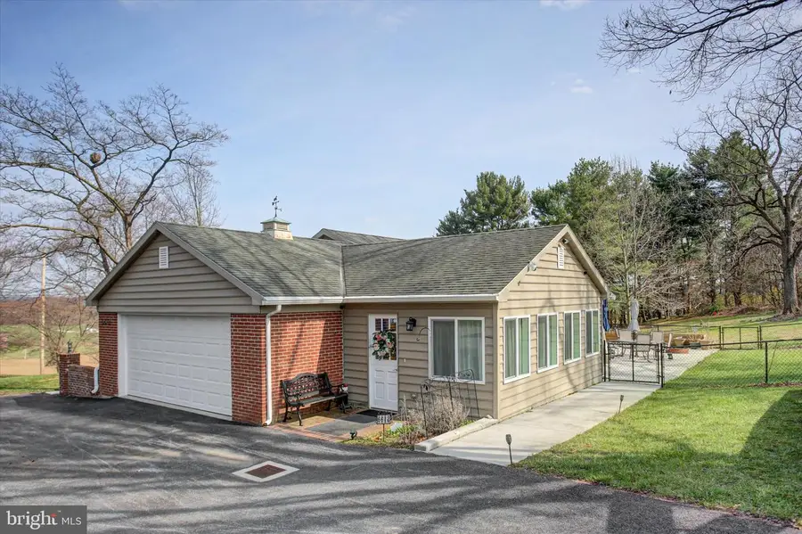 6612 Moulstown Rd E, Hanover, PA 17331 - #2