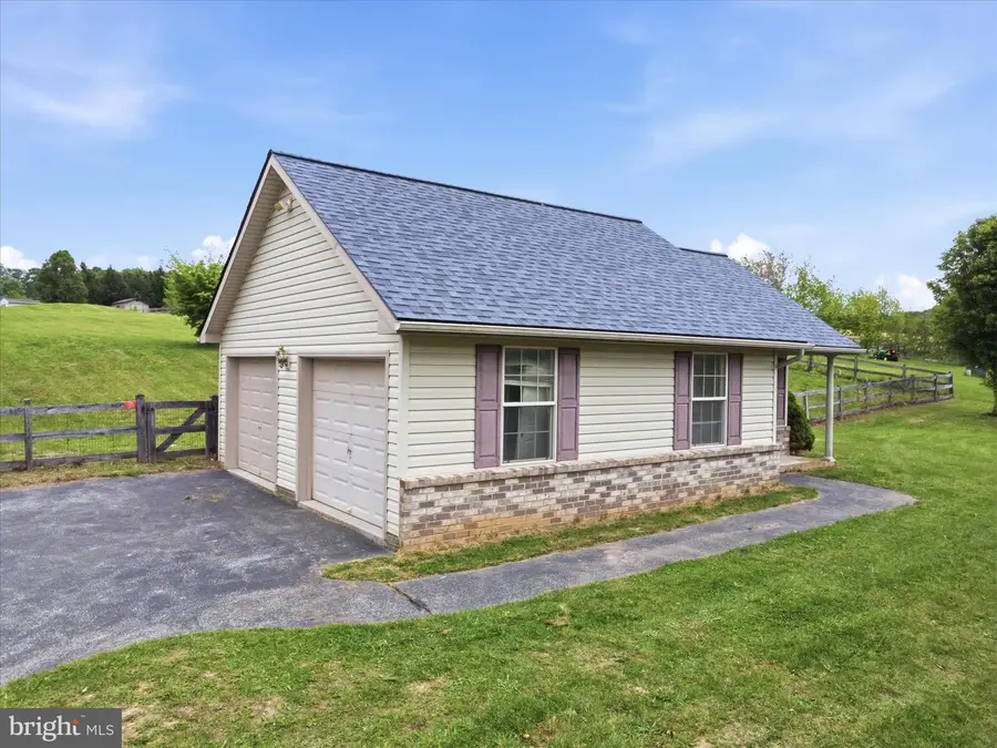 104 Frogtown Rd, Hanover, PA 17331 - #3