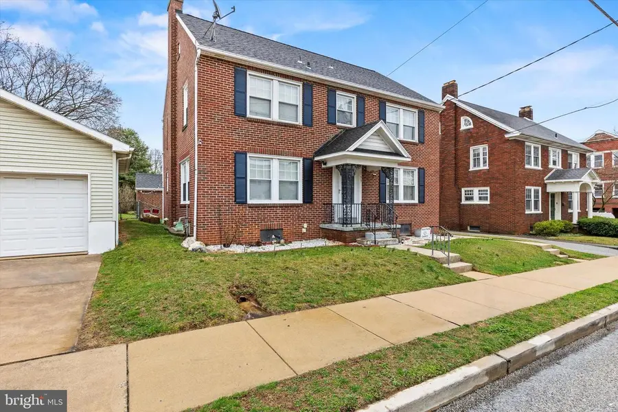 33 N Adams St, York, PA 17404 - #3