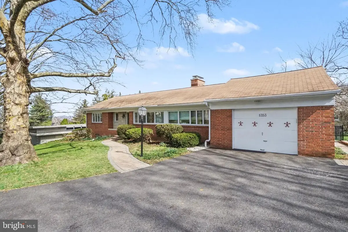 1353 Clover Ln, York, PA 17403 - #1