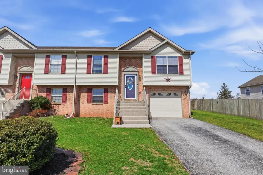1915 Wyatt Cir, Dover, PA 17315 - #2