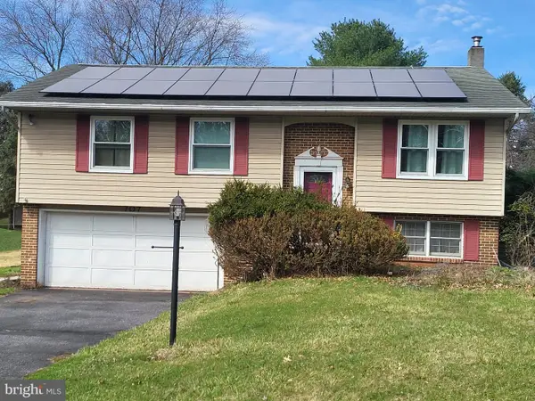 707 Wyndamere Rd, LEWISBERRY, PA 17339