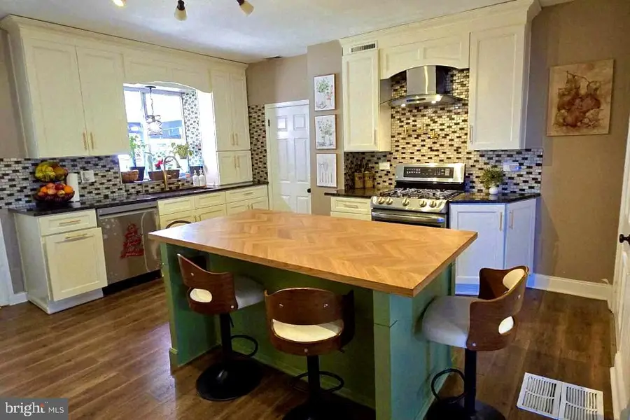 1122 Hanover Rd, York, PA 17408 - #3