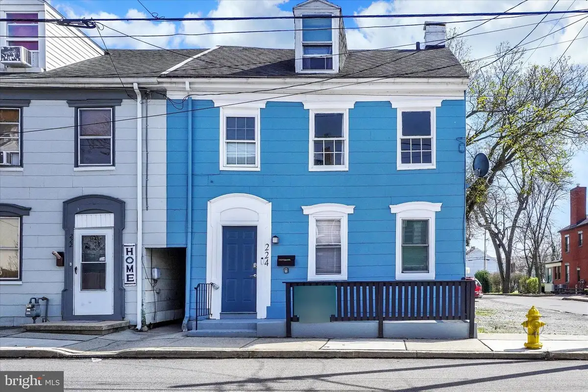 224 W College Ave, York, PA 17401 - #1