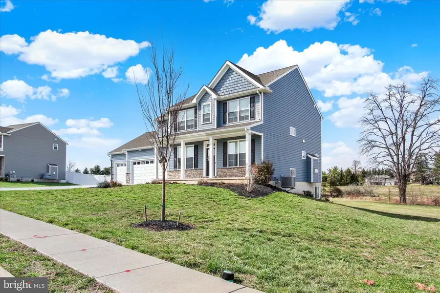 3828 Country Dr, Dover, PA 17315 - #2