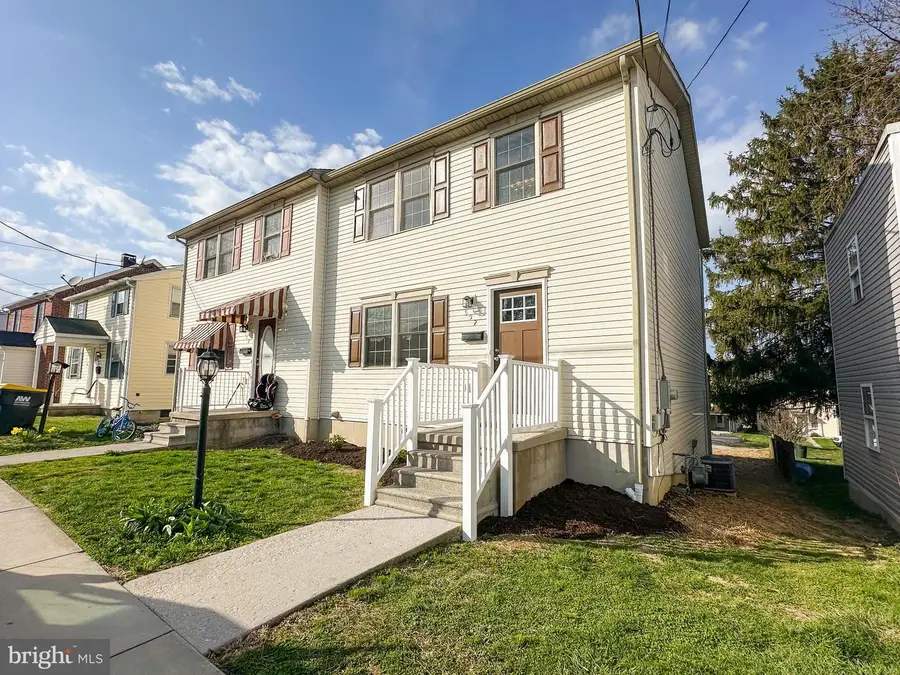 552 Locust St, Hanover, PA 17331 - #2