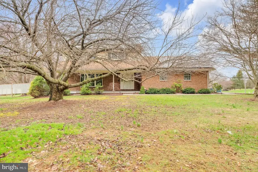 5013 E Berlin Rd, Thomasville, PA 17364 - #2