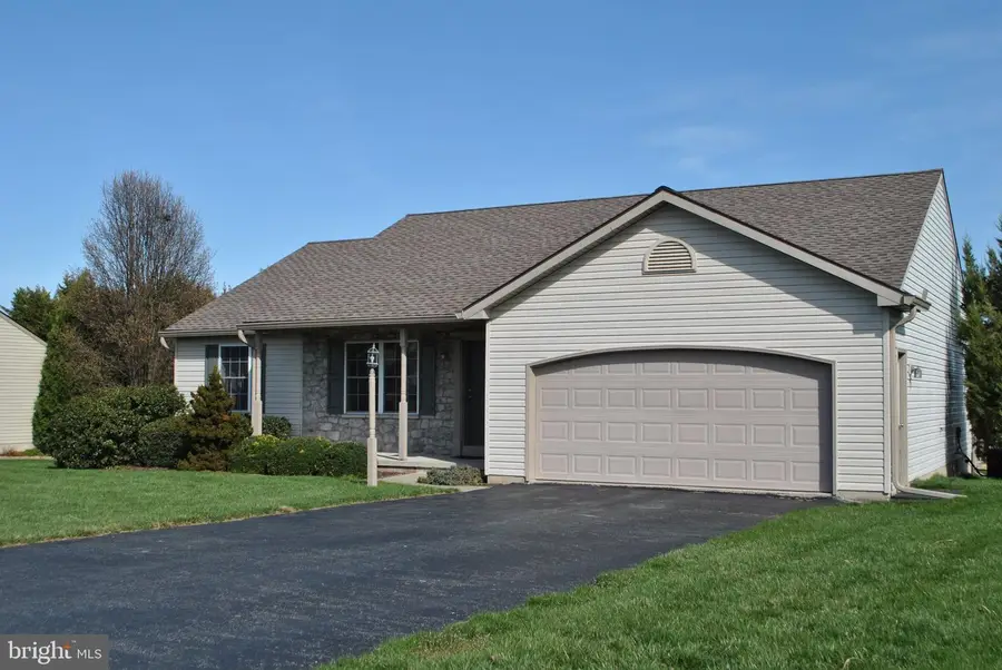 135 Torrey Pines Dr, Mount Wolf, PA 17347 - #2