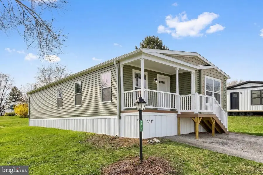 304 Landola Ave, Mount Wolf, PA 17347 - #2