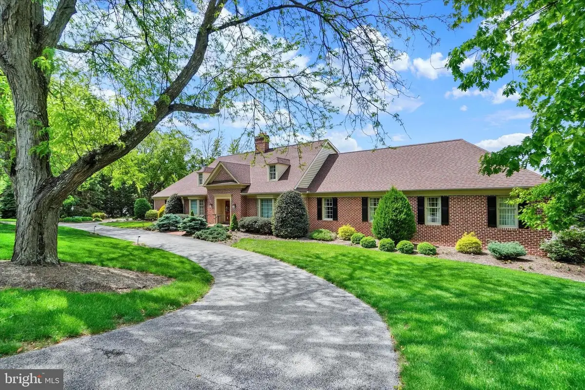 925 Summit Cir N, York, PA 17403 - #1