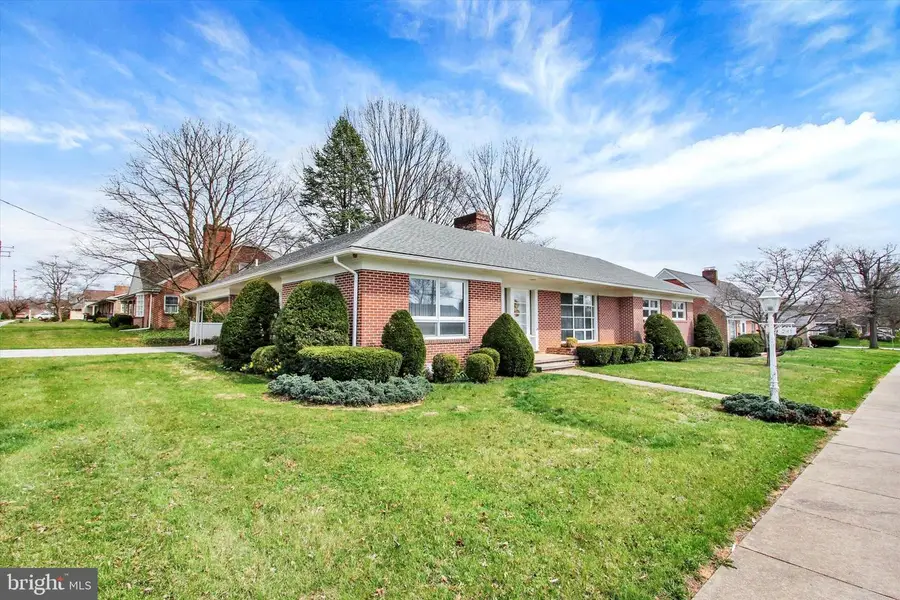 241 Charles St, Hanover, PA 17331 - #3