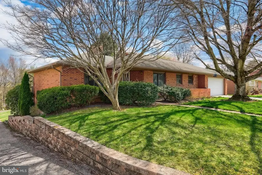 223 N 3rd St, New Freedom, PA 17349 - #2