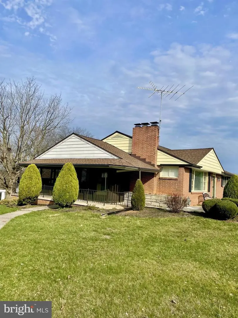 1940 Oakley Dr, York, PA 17408 - #2