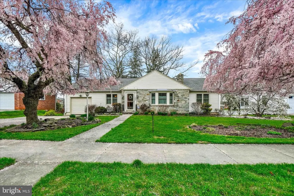 765 Country Club Rd, York, PA 17403 - #1