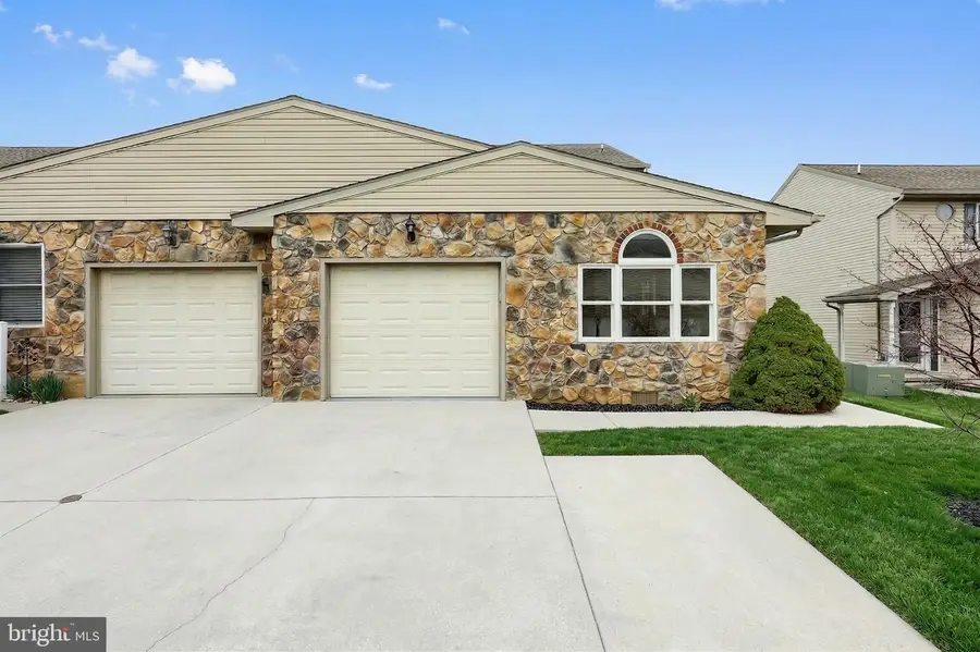 413 Springbrook Ct, Hanover, PA 17331 - #2