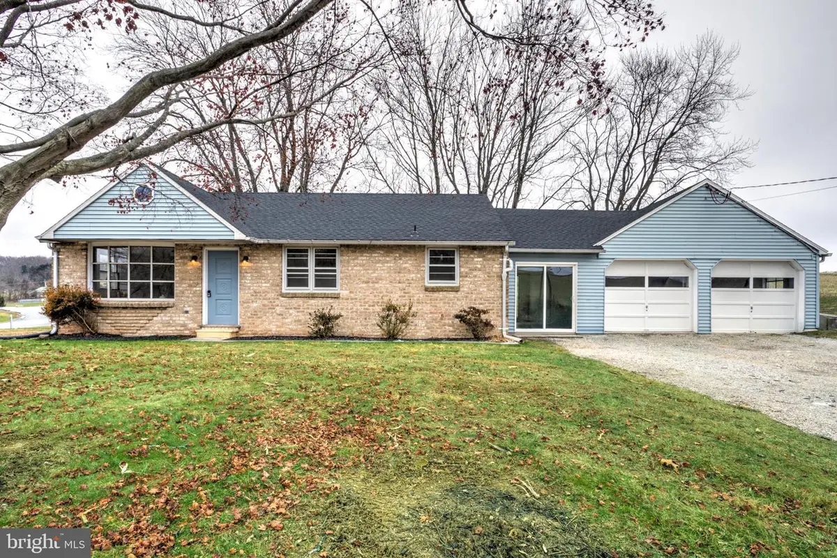 6428 York Rd, Spring Grove, PA 17362 - #1
