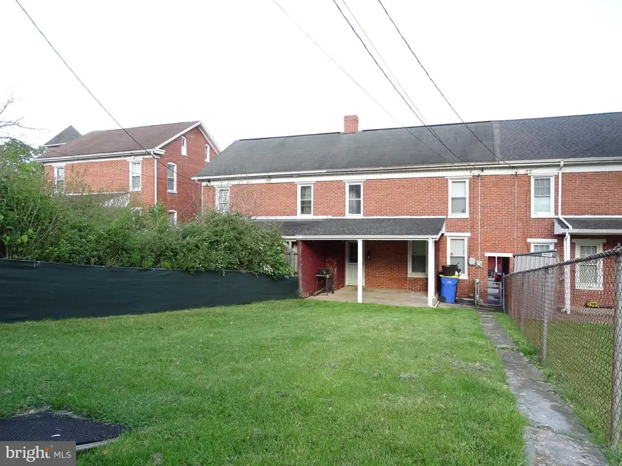 3266 Broad St, Emigsville, PA 17318 - #2