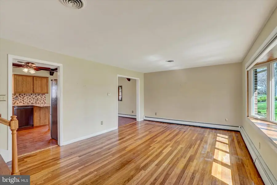 319 Holyoke Dr, York, PA 17402 - #3