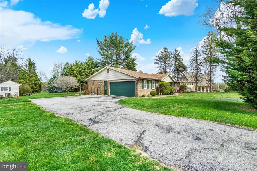 5 Marlborough Dr, York, PA 17403 - #2